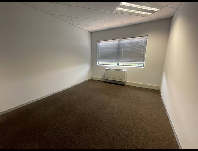1,053M² OFFICE TO LET IN PARKTOWN